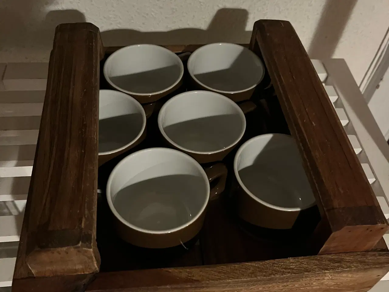 Billede 2 - Vintage trækasse + 6 smukke kopper