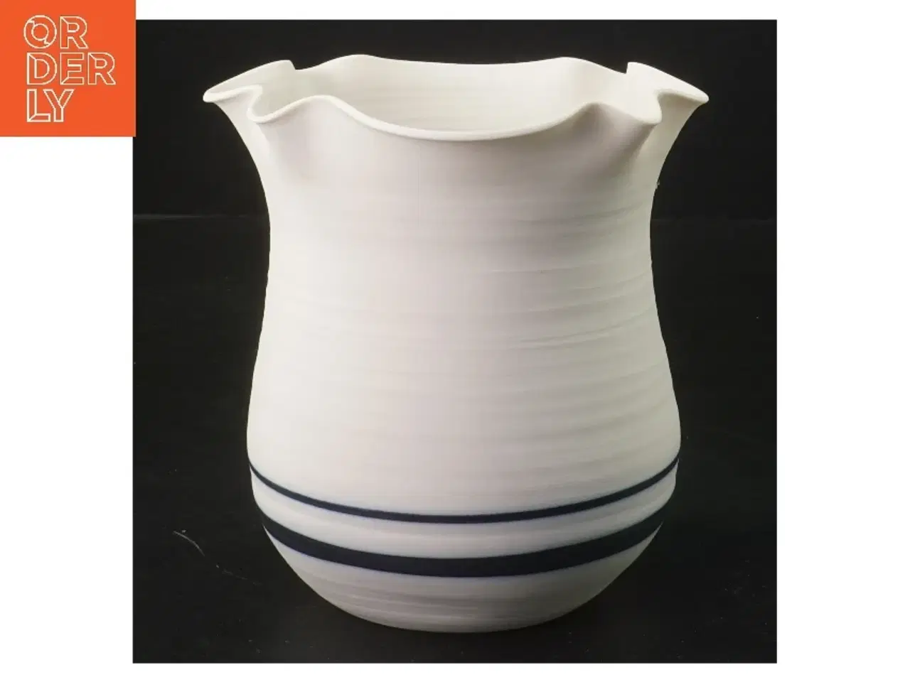 Billede 1 - Keramikvase med bølget kant fra Susanne Bolt (str. Ø 13 cm længde 14 cm)