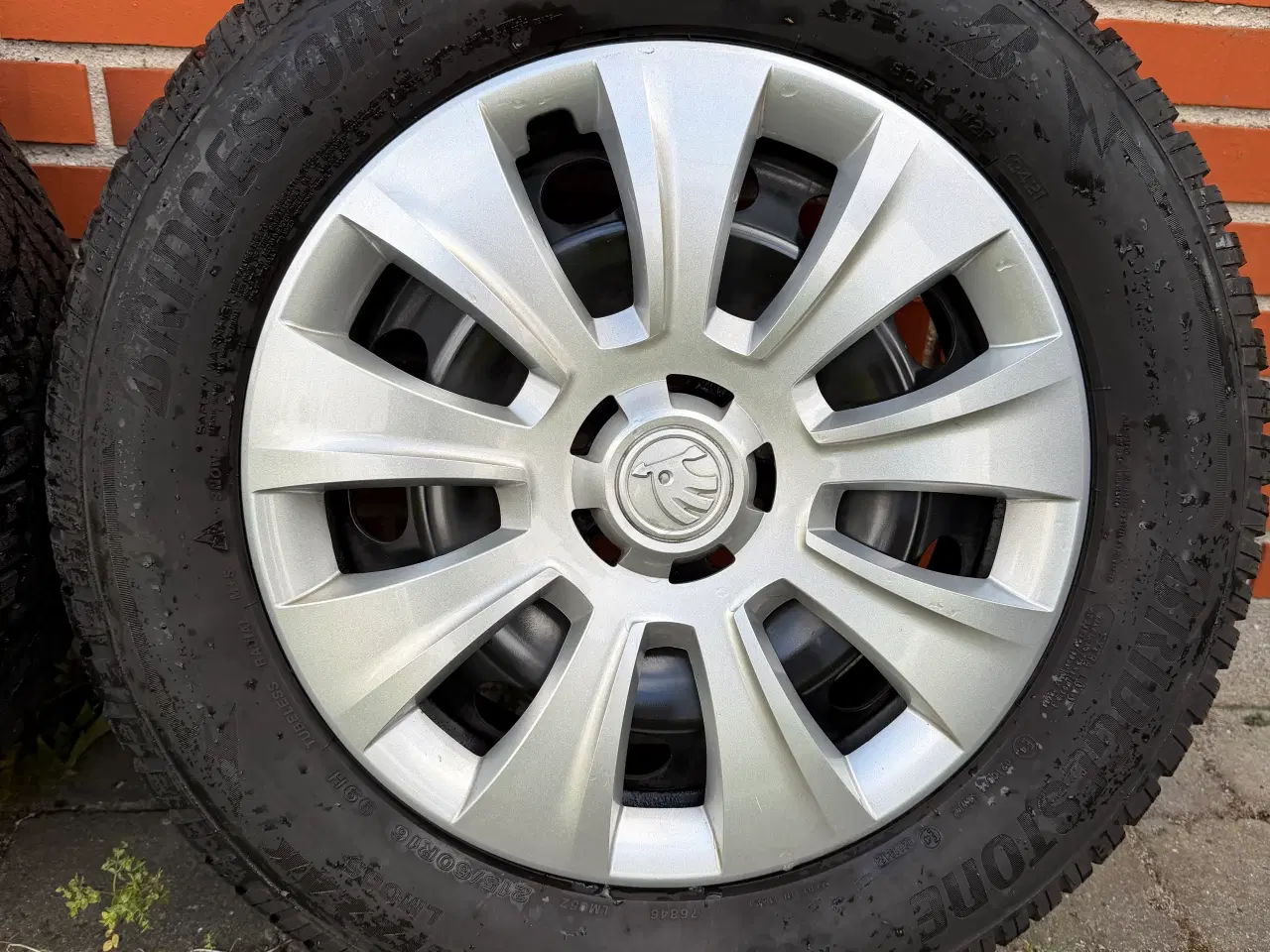 Billede 6 - Super flotte 16 Tommer Skoda sæt med vinterdæk