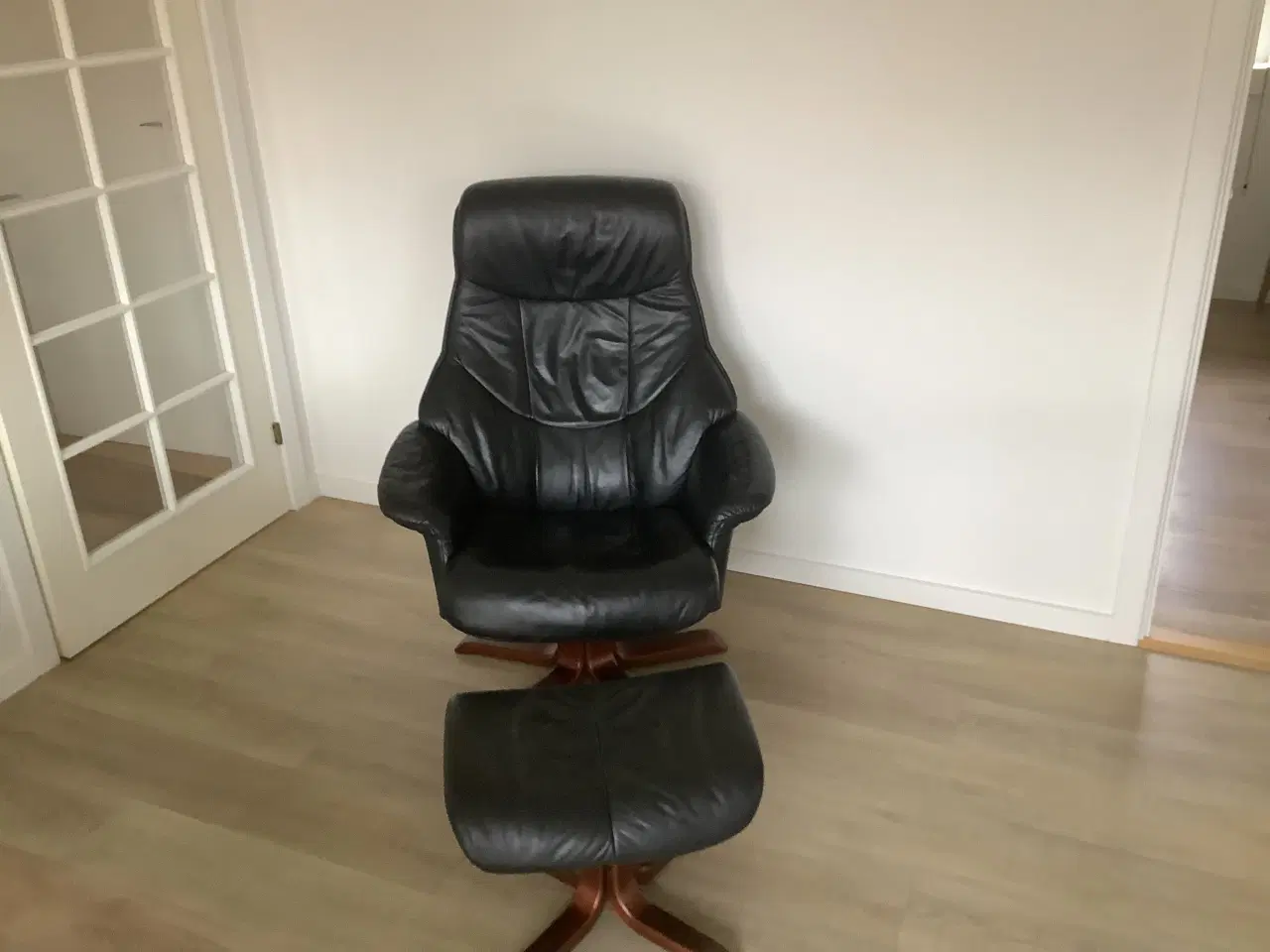 Billede 1 - Lænestol + fodskammel