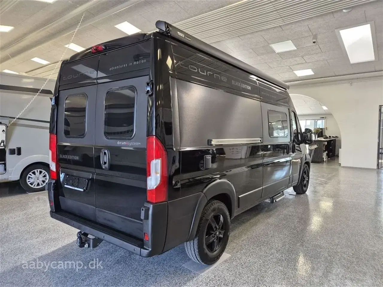 Billede 2 - 2023 - Tourne 6.0   solcelle. 200 Ah lithium Batteri. 2000w Inverter. kompressor køleskab. Elektrisk gulvvarme. Webasto Dieselfyr. Anhængertræk. udvendig bruser. Kun 43,000 km!!!