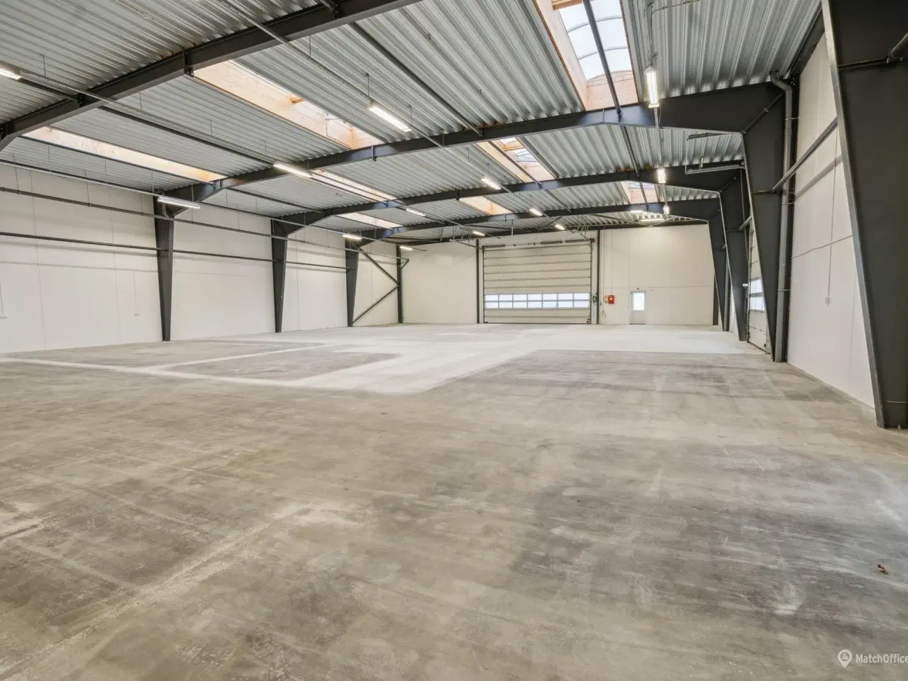 Billede 2 - 751 m2  højloftet søjlefrit opvarmet lager