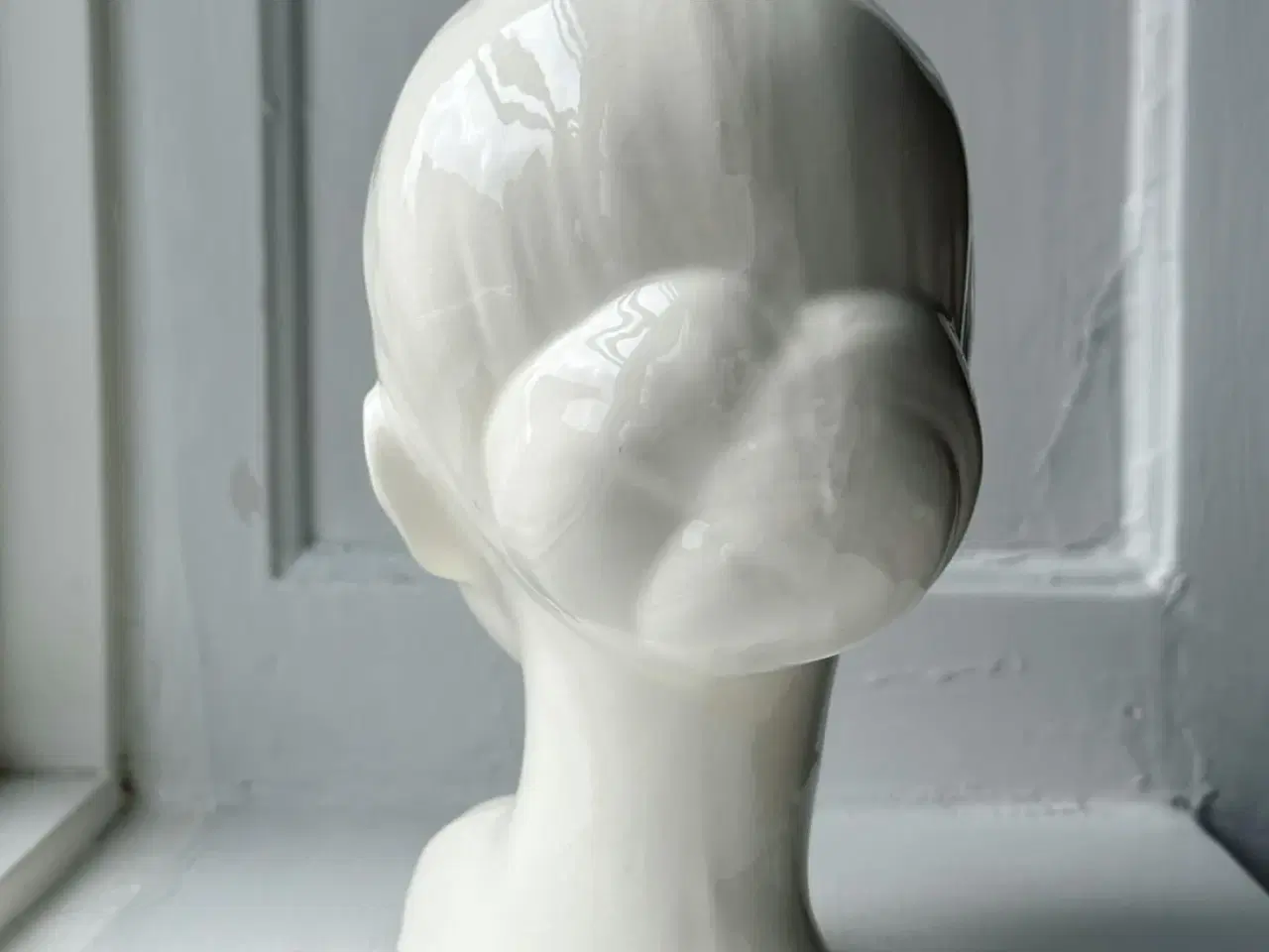 Billede 8 - Edith Pedersen-kopi, fajance, sæt af dreng og pige, NB