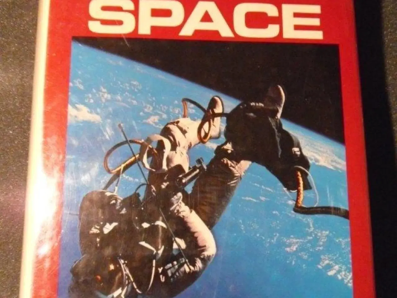 Billede 1 - The McGraw Hill Encyclopedia of Space 