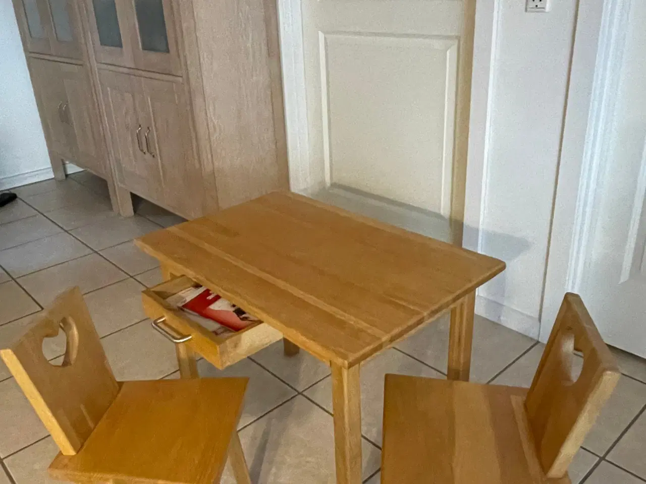 Billede 1 - Bord/stolesæt, håndlavet 