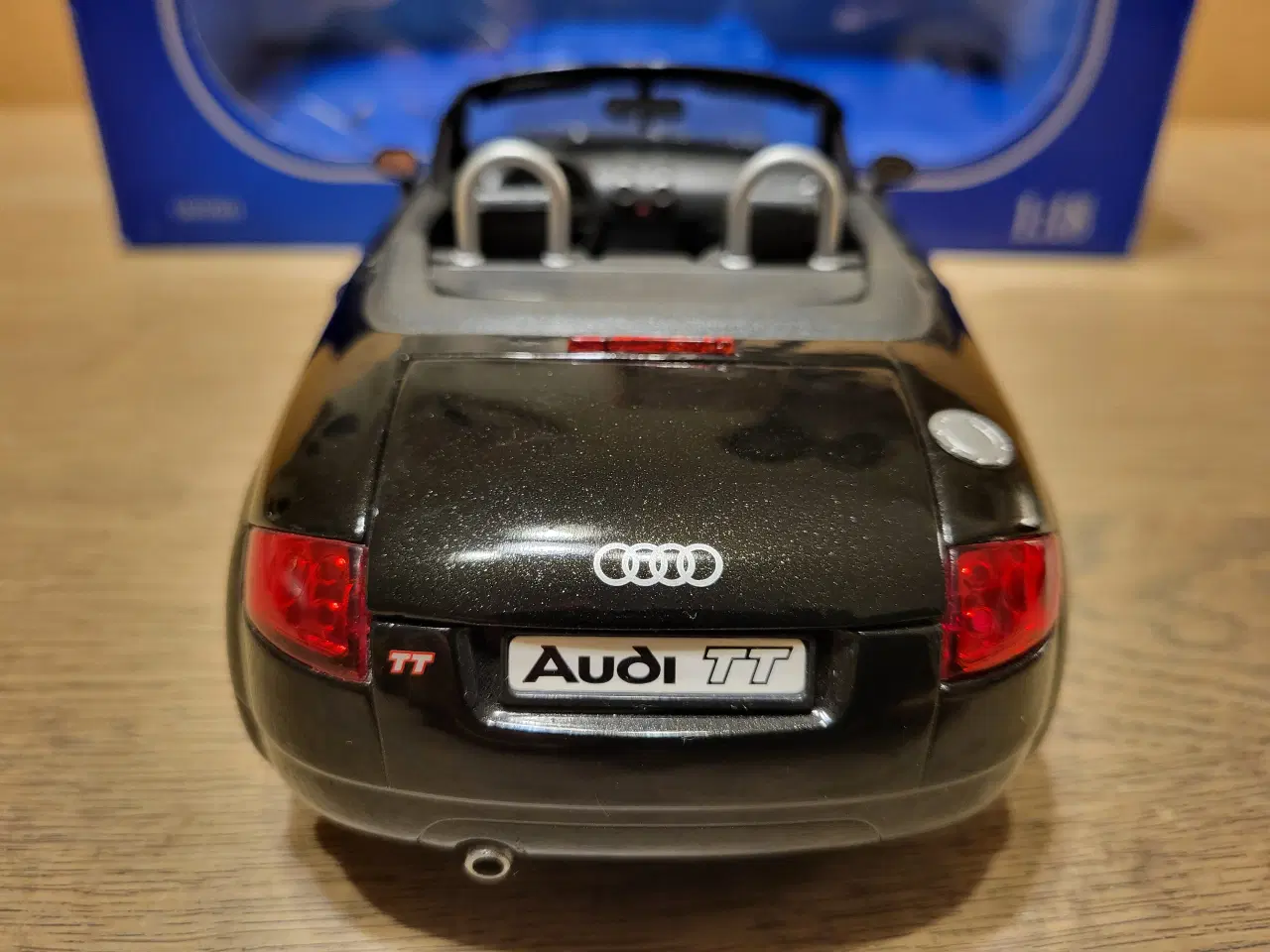 Billede 6 - Modelbiler Audi TT Roadster 1/18 - 200 kr.