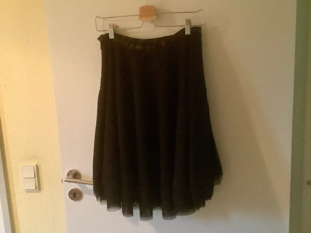 Billede 1 - Tyl nederdel med 12 lag tyl.