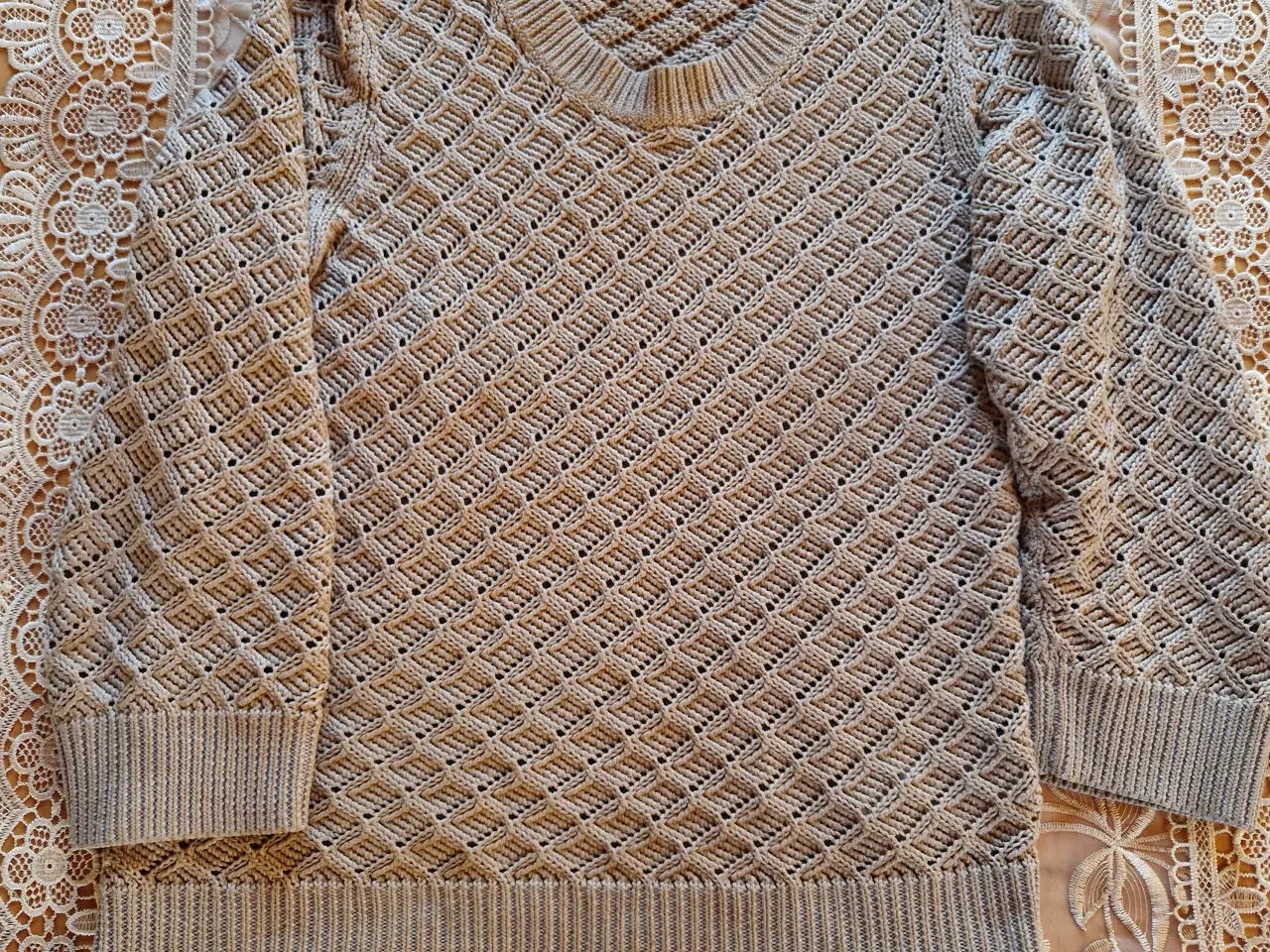 Billede 2 - Banana Republic sweater beige str. M dame