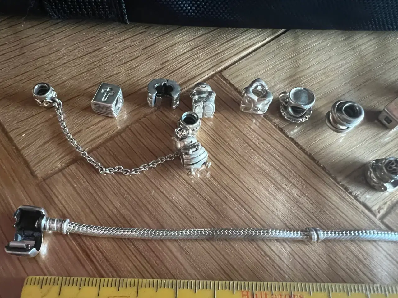 Billede 3 - Pandora Armbånd med charms
