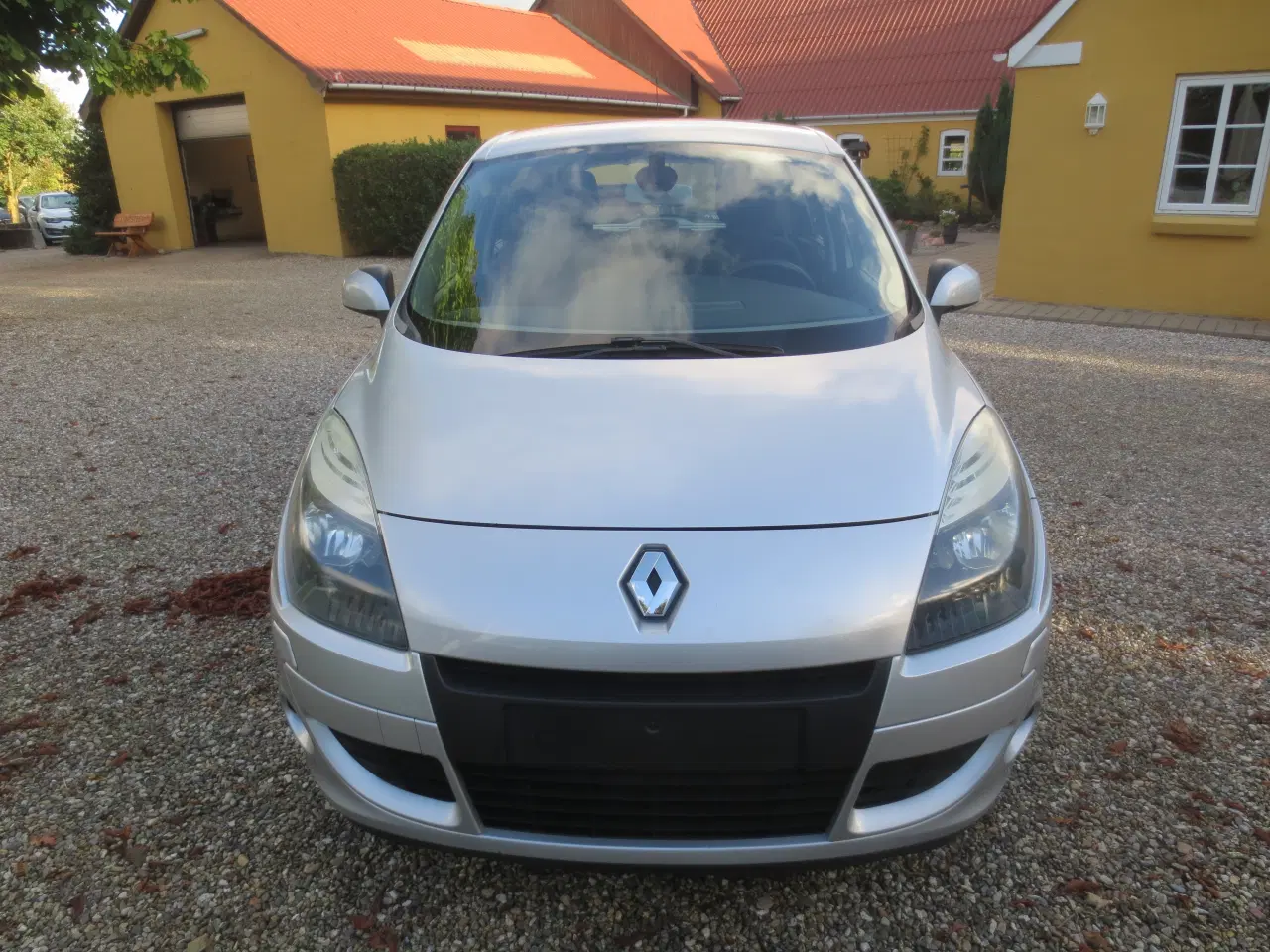 Billede 3 - Renault Scenic 1.6 i År 2010. Nysynet. 