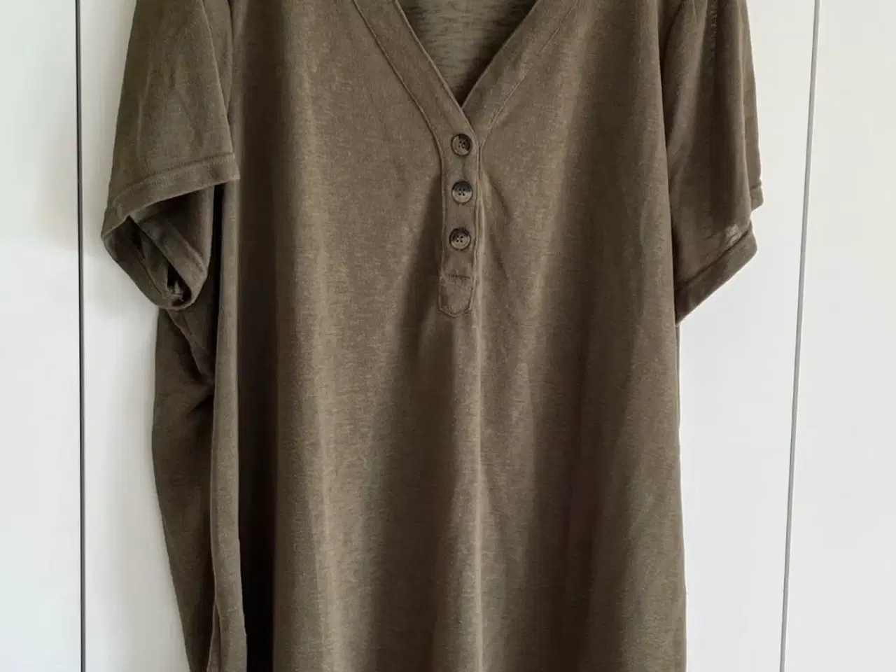 Billede 1 - Armygrøn Zizzi t-shirt