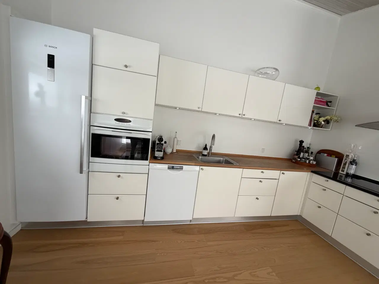 Billede 2 - Svane køkken incl køleskab, ovn og opvaskemaskine