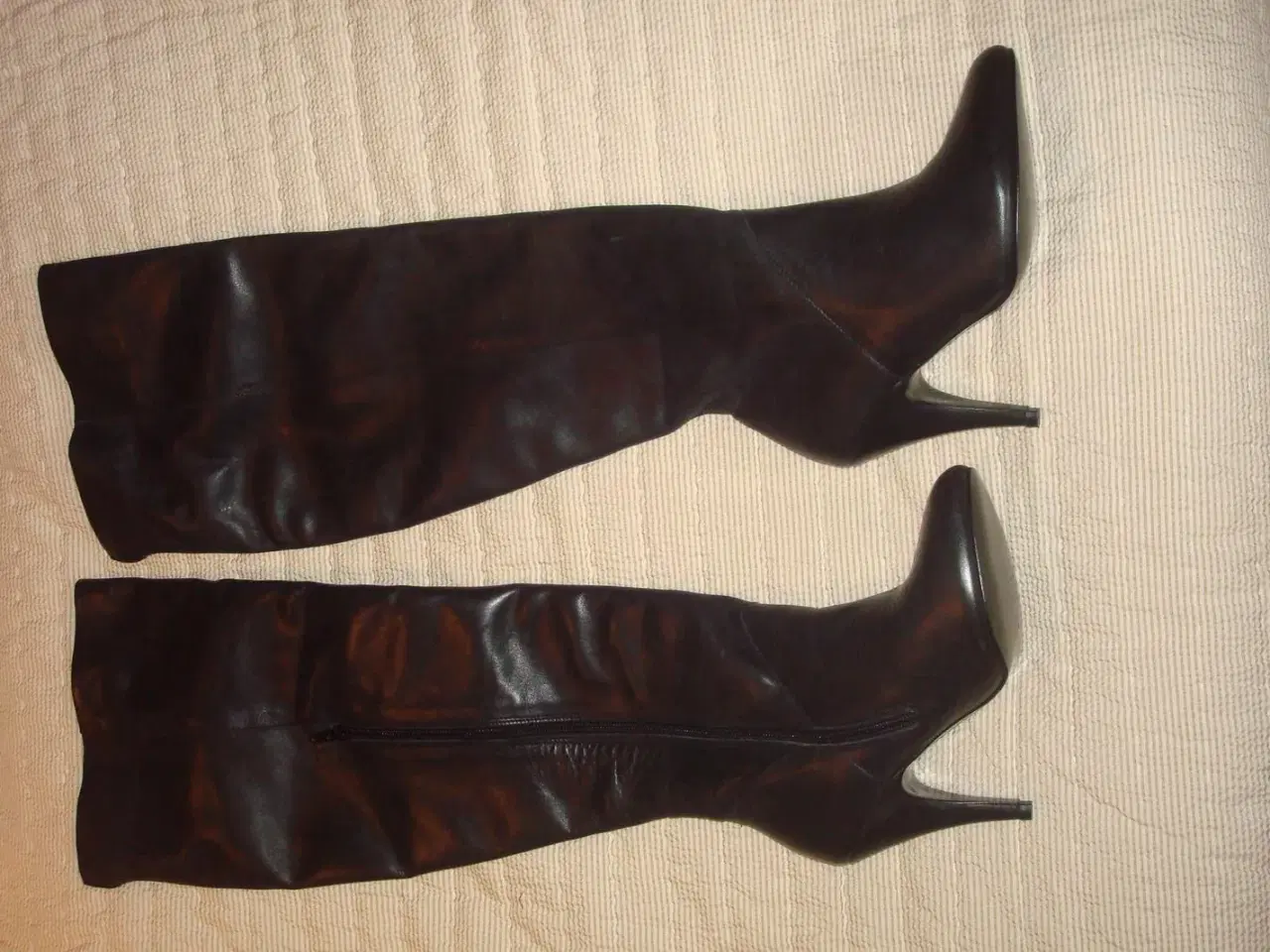 Billede 2 - Knælange sorte støvler i læder
