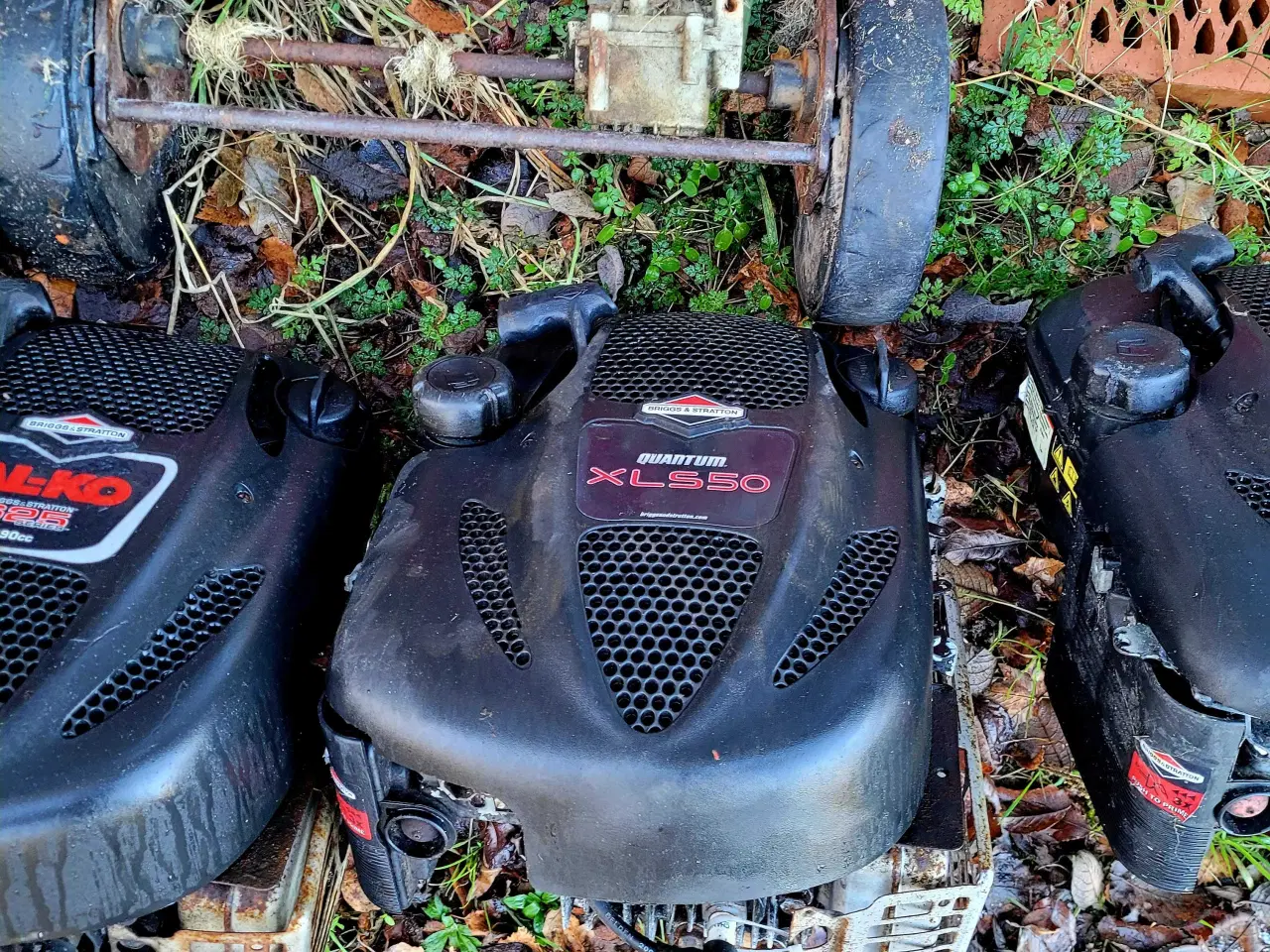 Billede 3 - 4 plæneklipper motor sælges