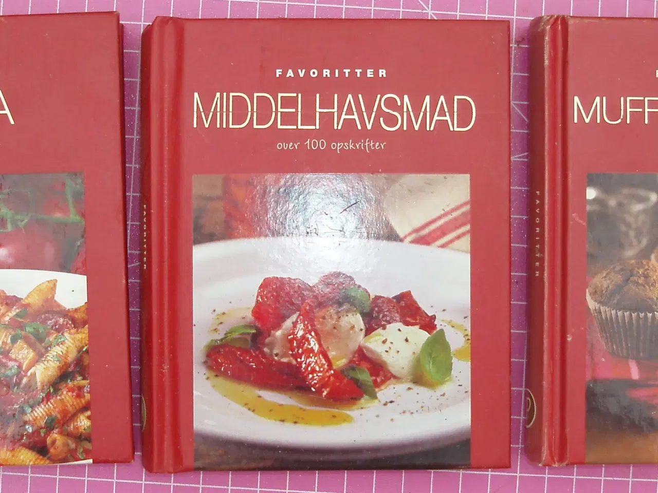 Billede 1 - Favoritter over 100 opskrifter pr bog