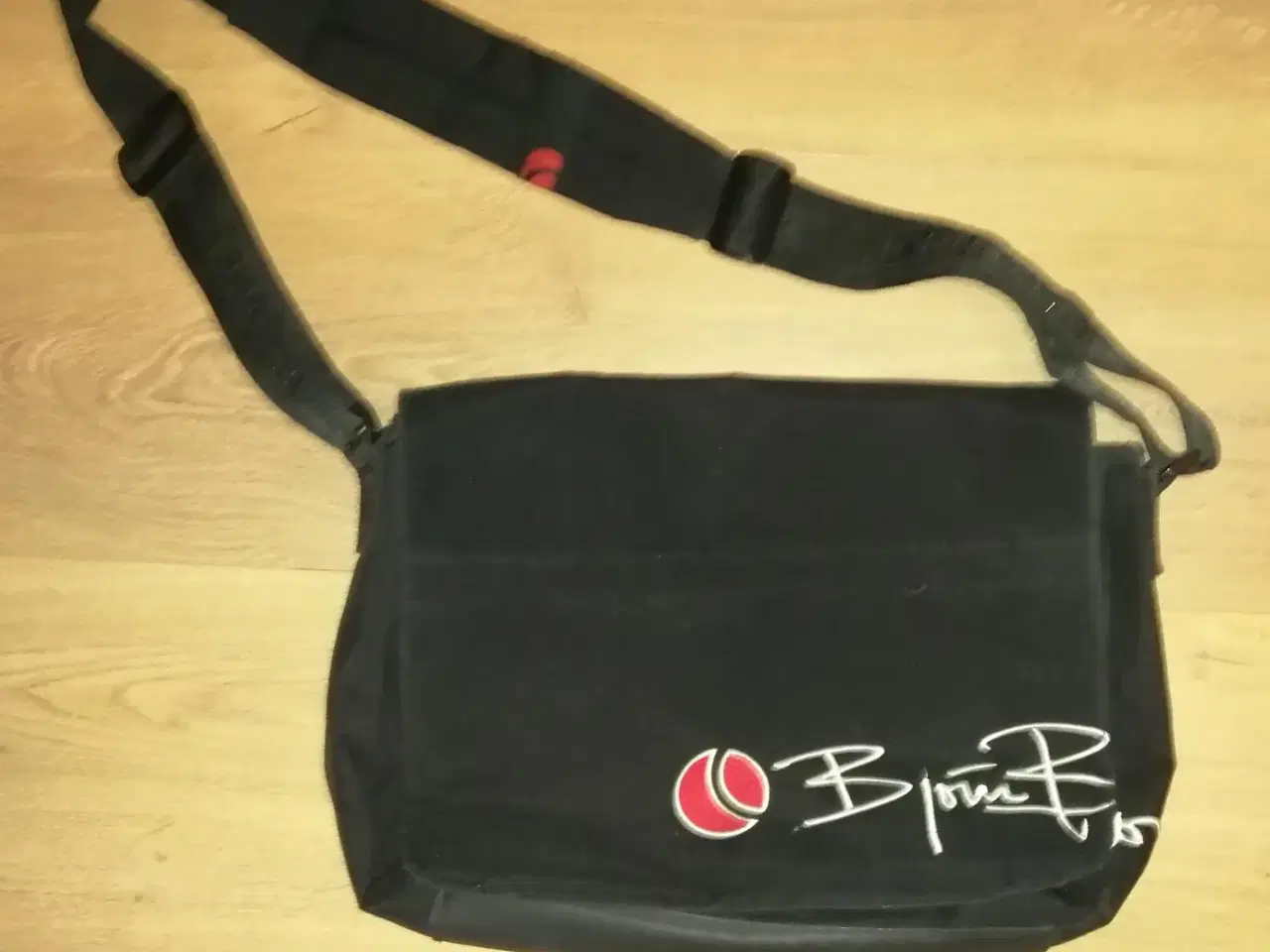 Billede 1 - BJØRN BORG SKULDER TASKE, 35X45 CM