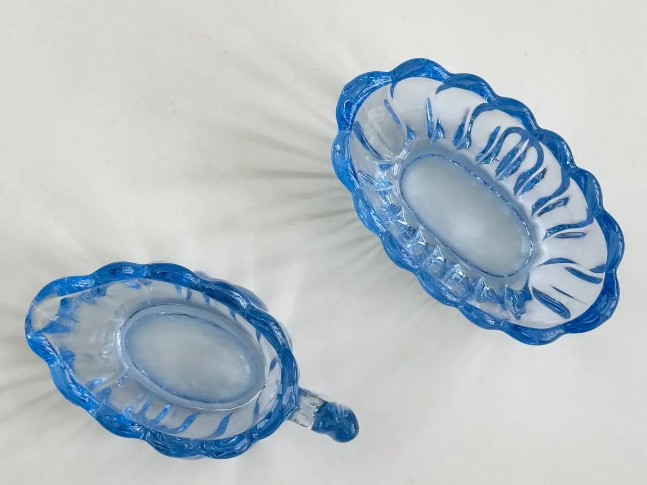 Billede 5 - Sukker- og flødesæt, lyseblåt glas