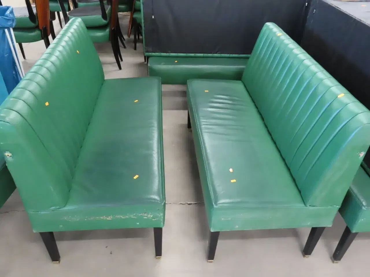 Billede 1 - 2 stk. Spisesofaer i grøn læder