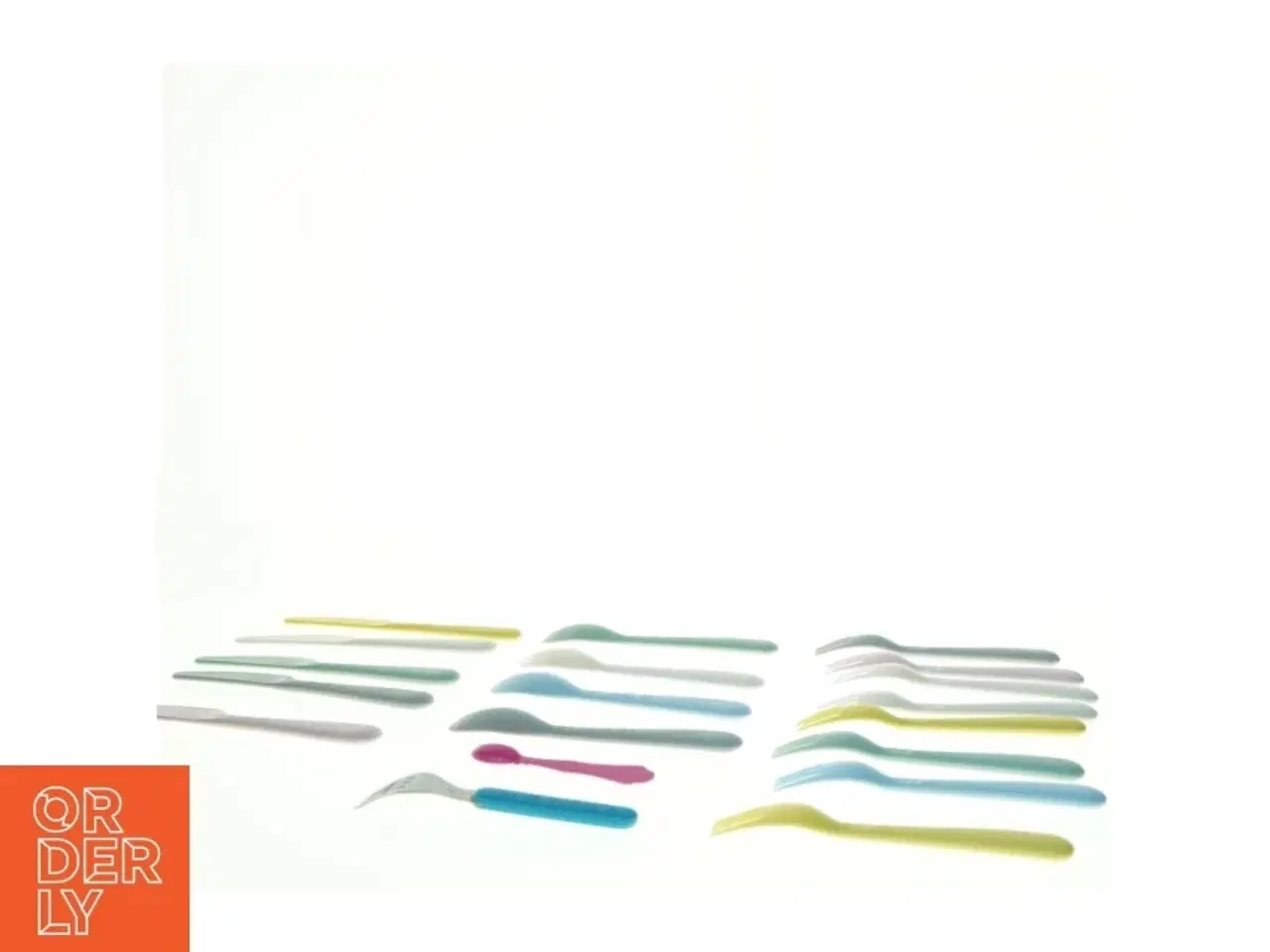 Billede 2 - Pastelfarvede plastbestik (str. 16 x 3 cm)
