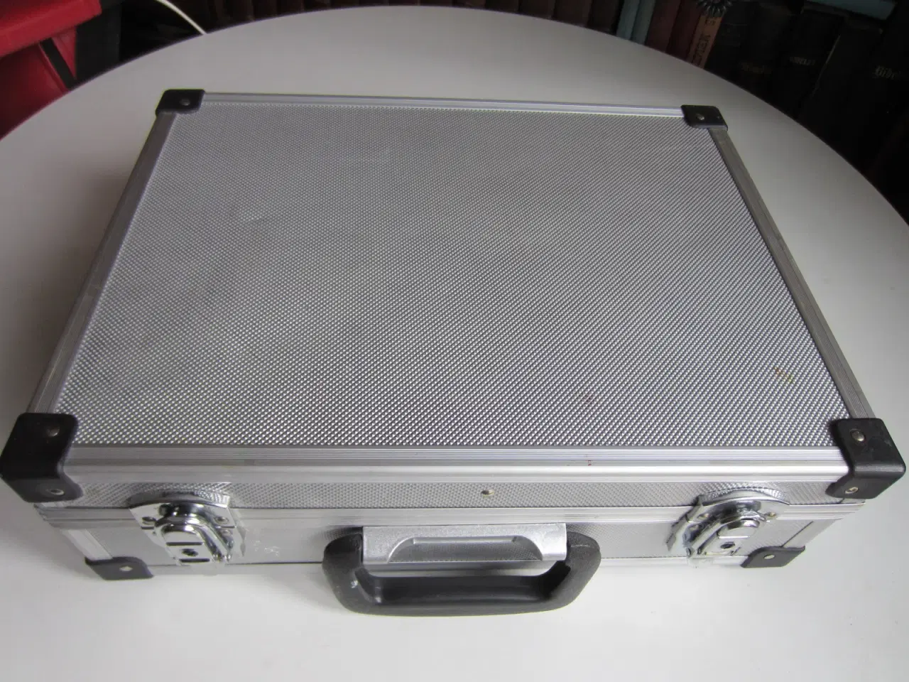 Billede 1 - Værktøjs kuffert i aluminium med 4 skillevægge