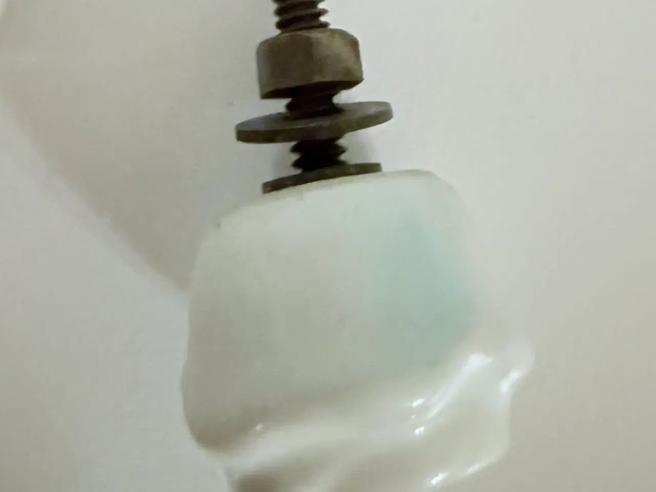 Billede 2 - Hvide porcelænknopper- 2 stk.