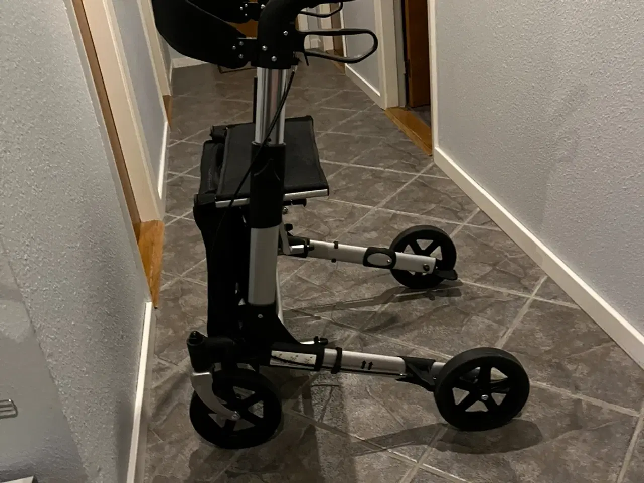 Billede 3 - Rollator helt ny kan afhentes for 500kr i Brørup  