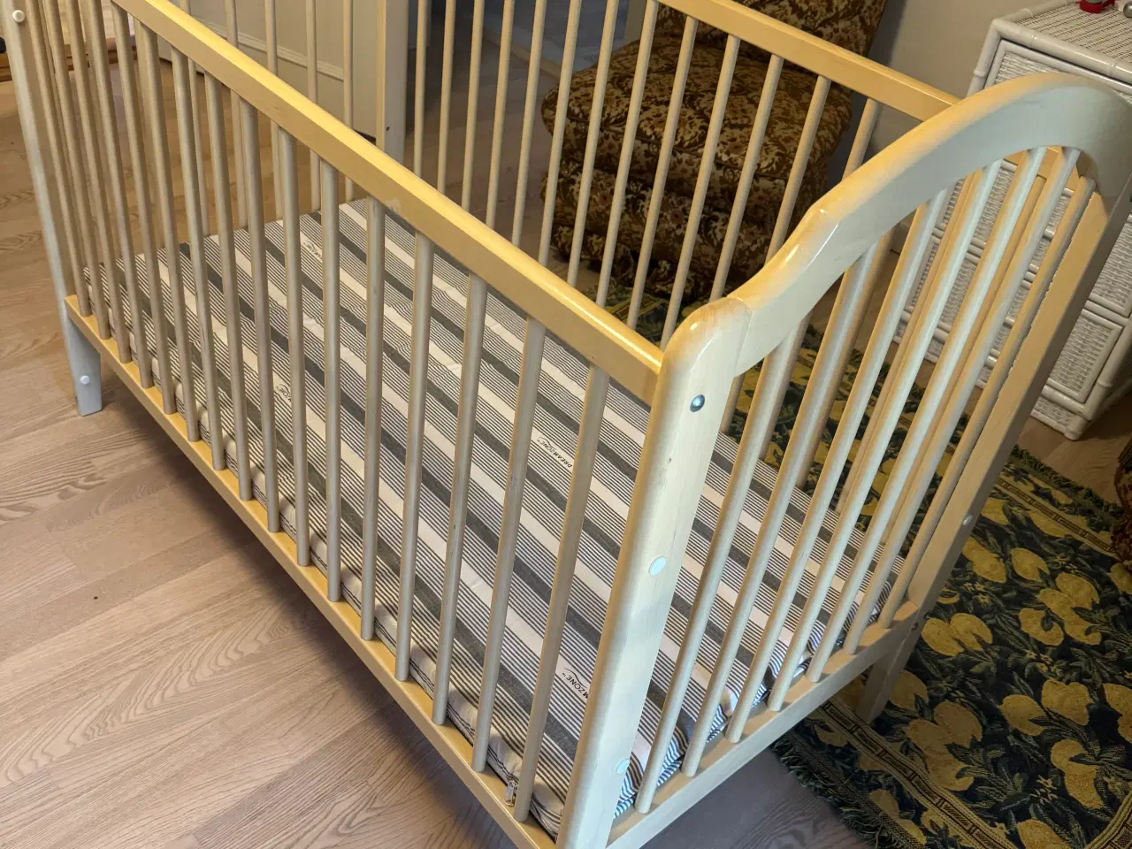 Billede 3 - Tremmeseng fra babysam