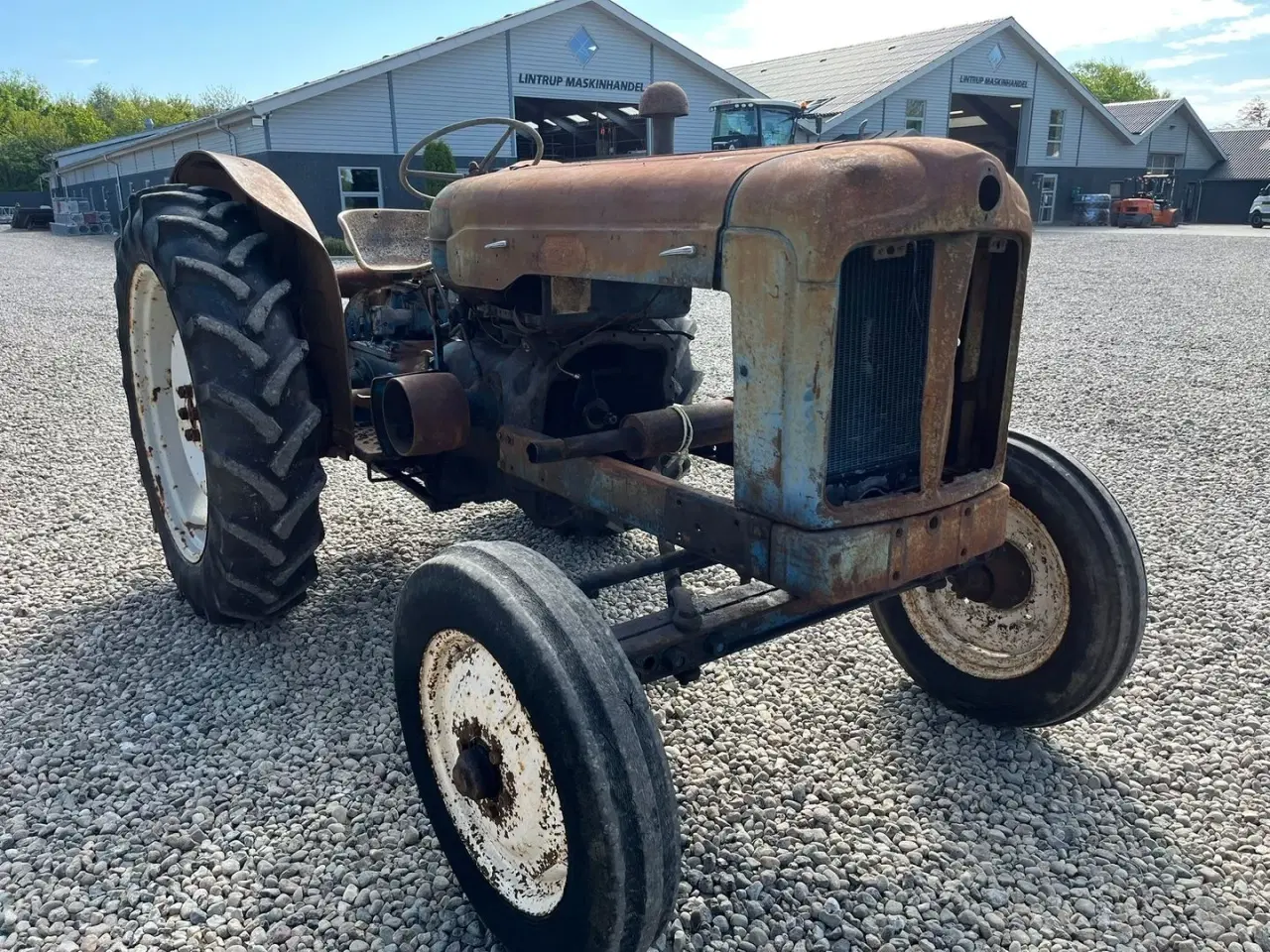 Billede 15 - Fordson Major Motoren mangler, men mange god dele.
