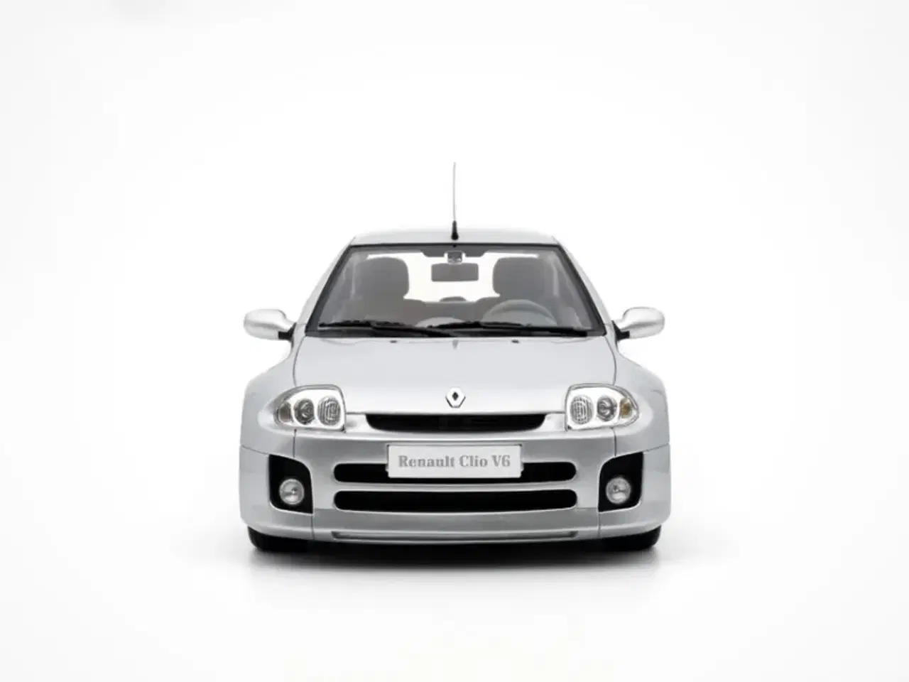 Billede 4 - 1:18 Renault Clio V6 Phase1 2001