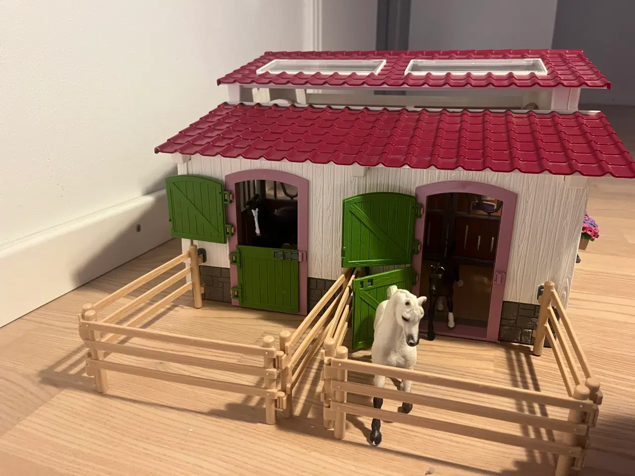 Billede 2 - Schleich hestestald 