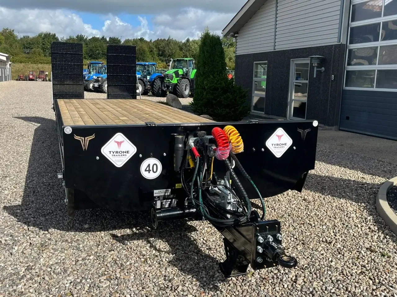 Billede 23 - Tyrone 27TLL LANG MODEL med forbredningsudstyr samt kombi bremser, både luft og hydrauliske bremser. Affjedret træk og affjedret aksler. Med hydrauliske ramper og værktøjskasse