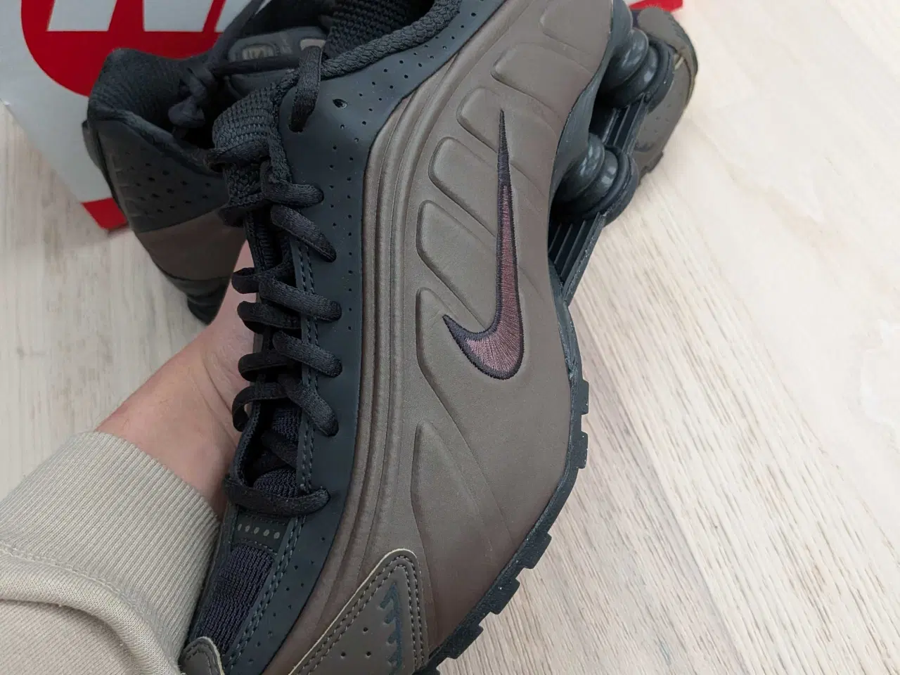 Billede 2 - Nike shox r-4 off noir ironstone 