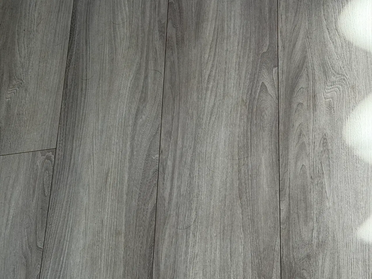 Billede 1 - Klikgulv med metal skinne 