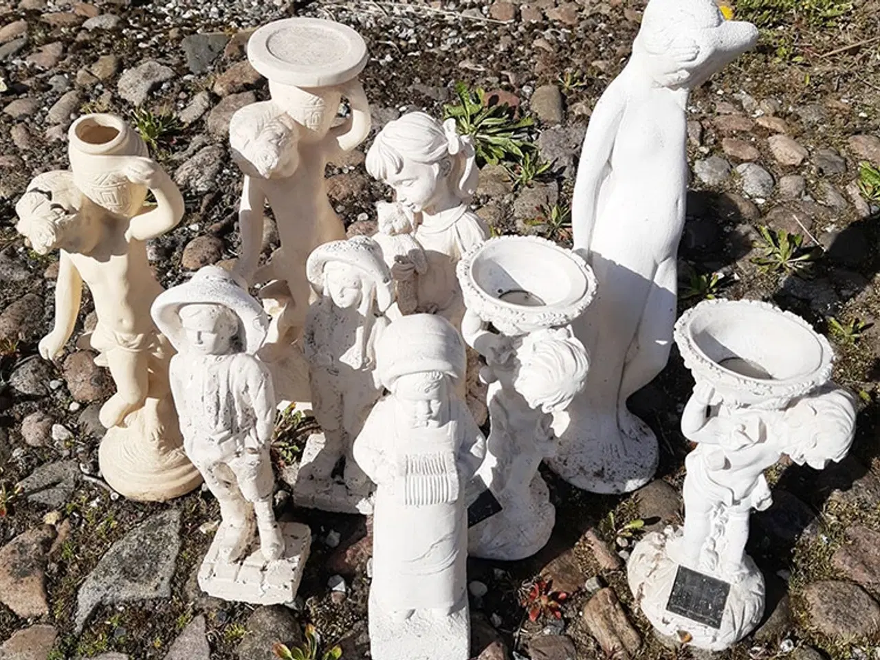 Billede 1 - Flotte havefigurer i hvid beton/sandsten 