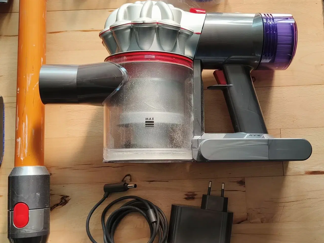 Billede 1 - Dyson V8 støvsuger med tilbehør