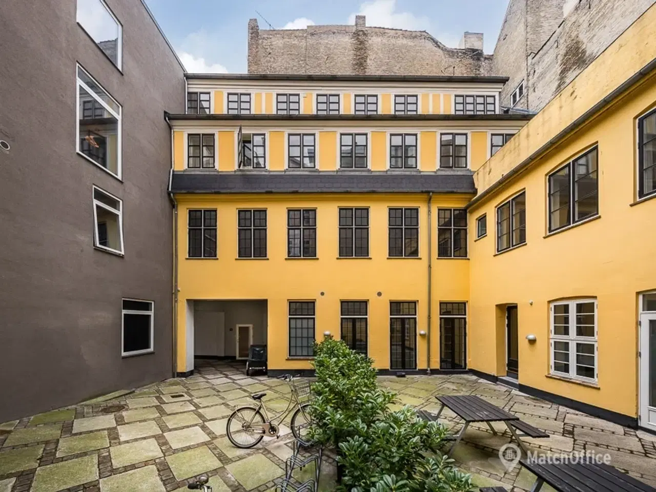 Billede 1 - Charmerende baghus midt i City - hele 2 terrasser til fælles brug