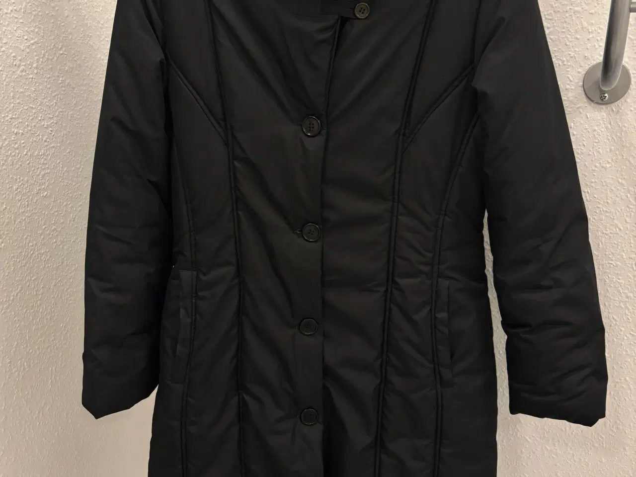 Billede 1 - Smuk b.young vatteret dunjakke (Str. L)