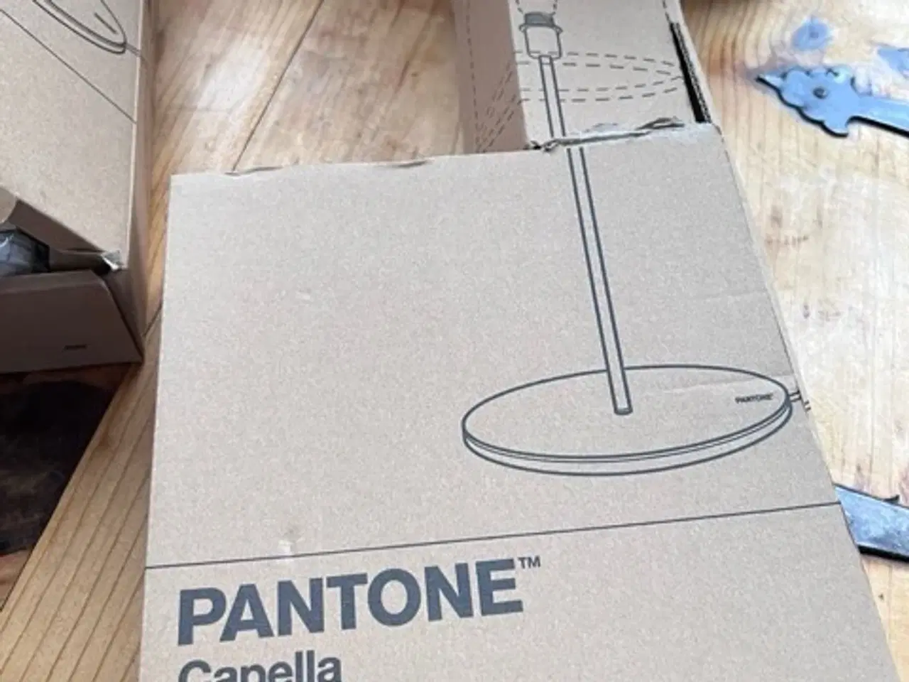 Billede 5 - 2x Pantone Capella bord lampe + 3x Mintaka 25 skær