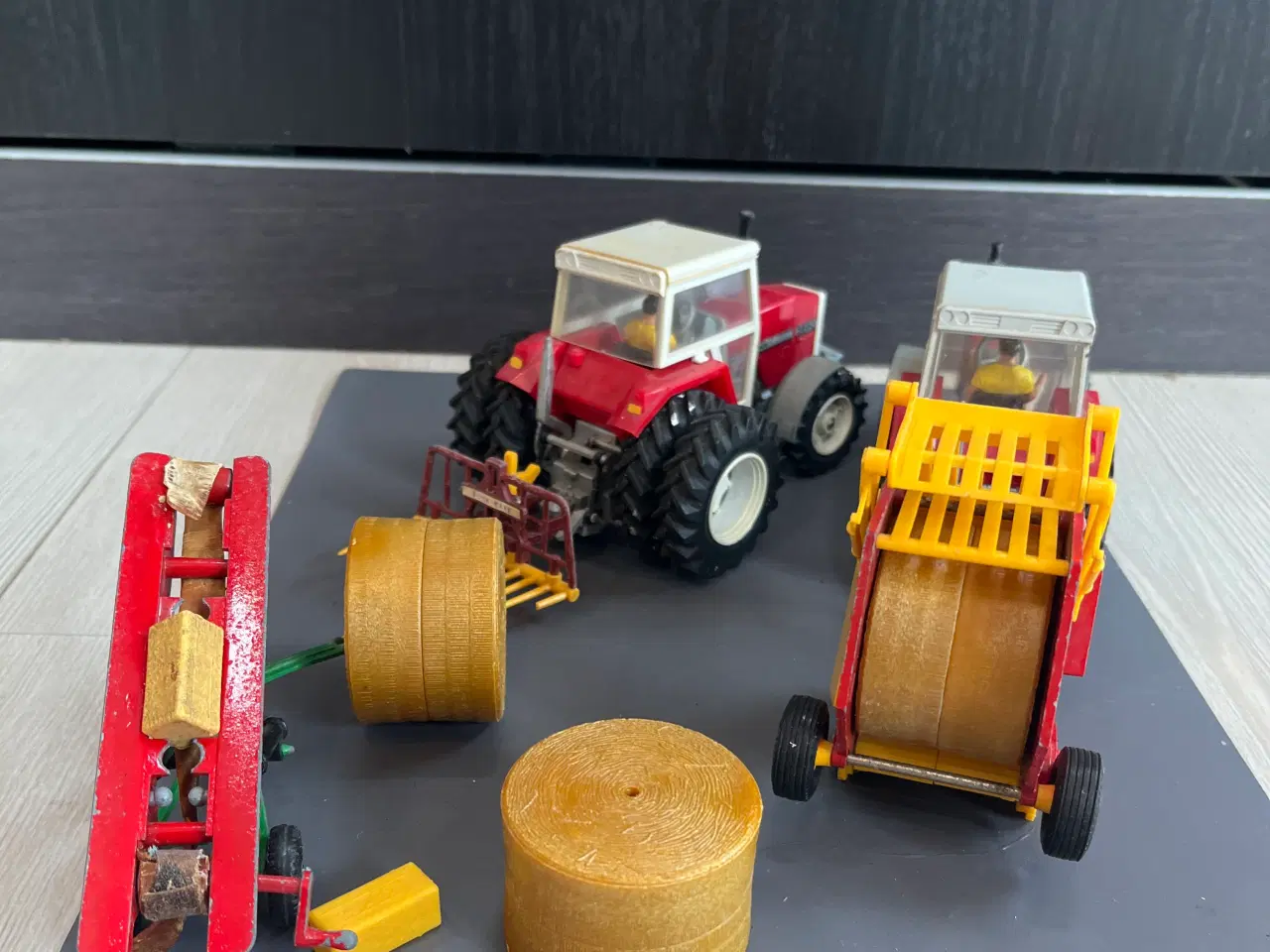 Billede 4 - Model Traktor, halmpresser, høtyv, halm transport
