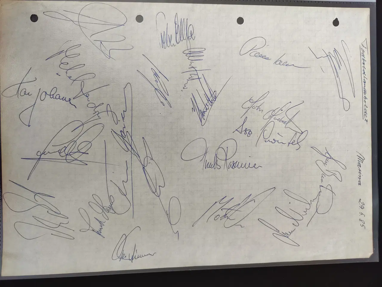 Billede 1 - Fodboldlandsholdets autografer 1985