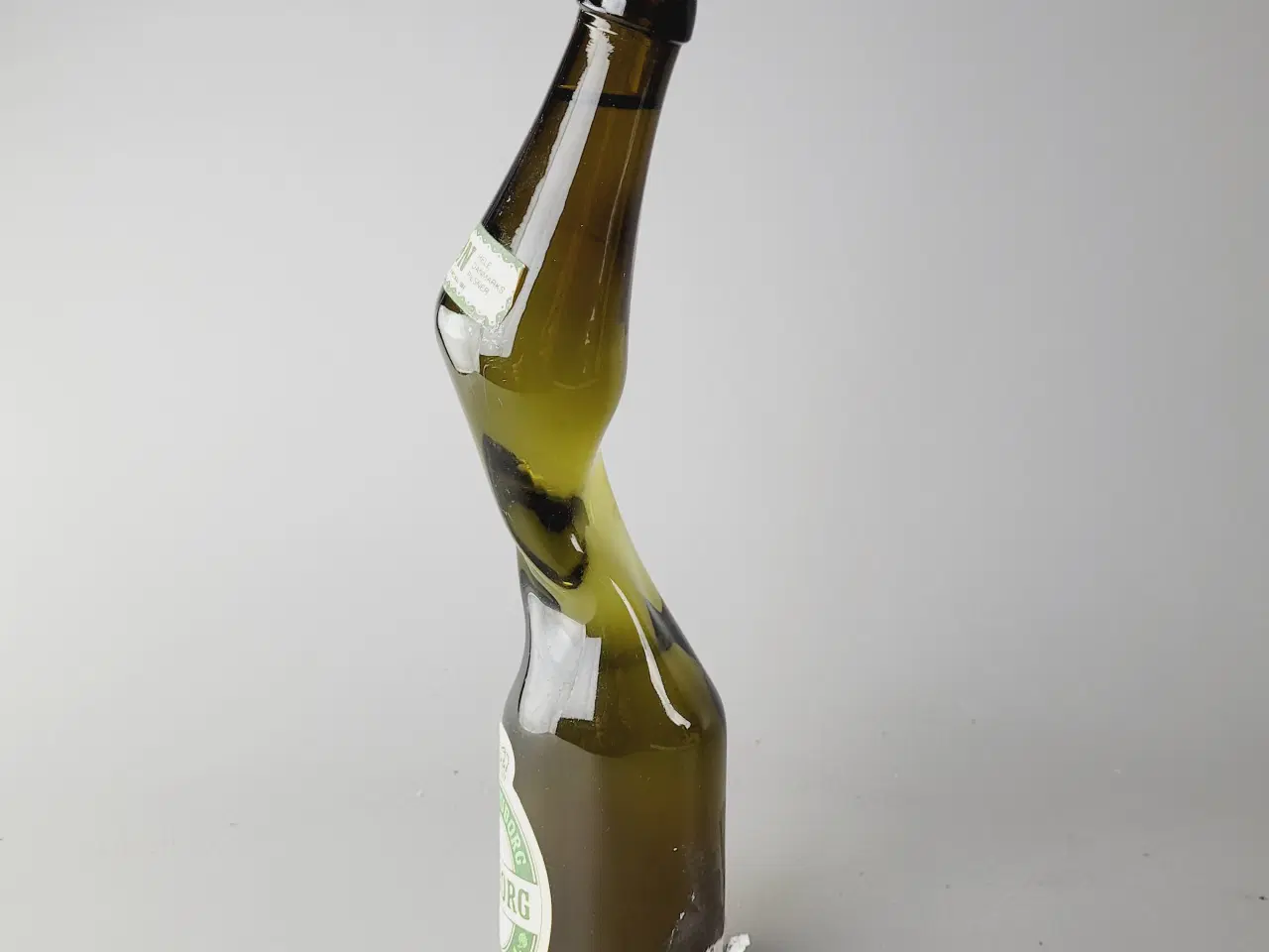 Billede 2 - ⭐️· Tuborg Grøn Pilsner – Unik "Snoet/Skæv" Flaske