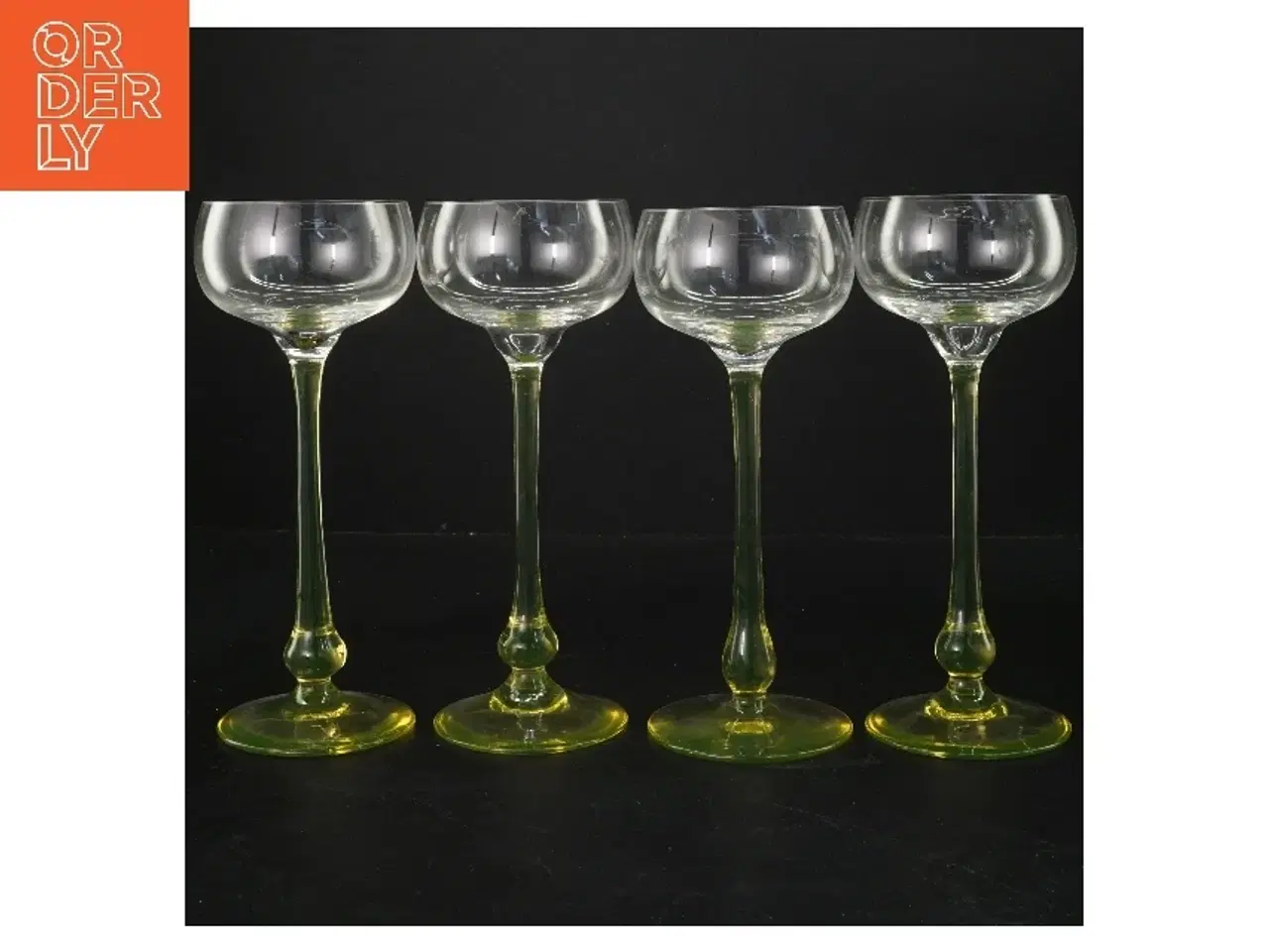 Billede 1 - Sæt med 4 cocktailglas med grøn stilk (str. 20,5 cm)