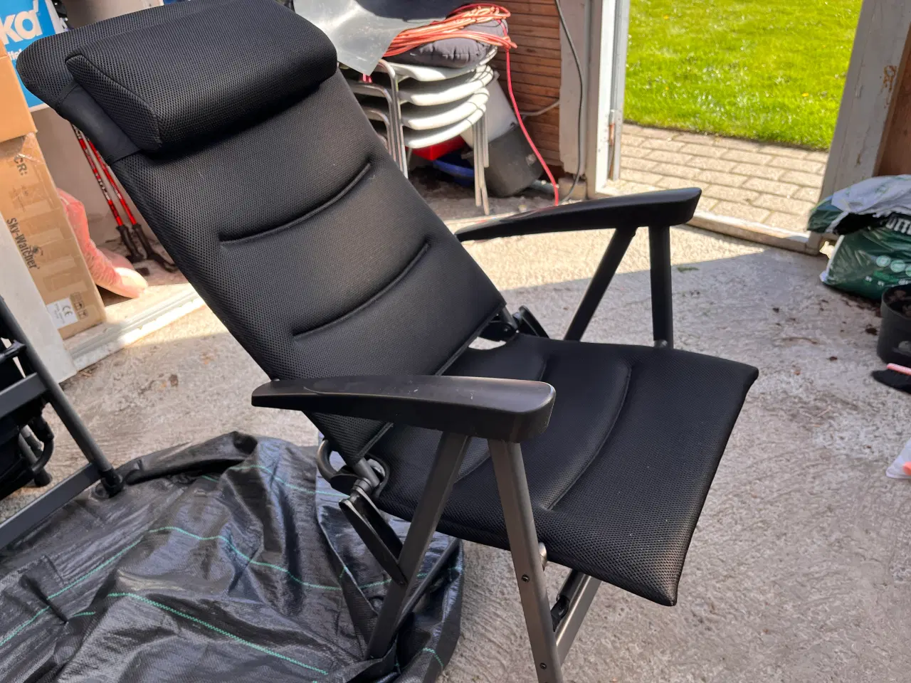 Billede 1 - Camping bord og 4 stole.