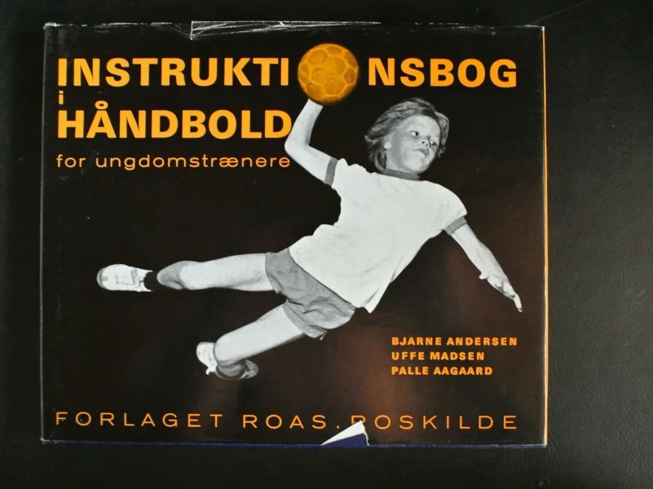 Billede 1 - instruktionsbog i håndbold for ungdomstrænere, af 