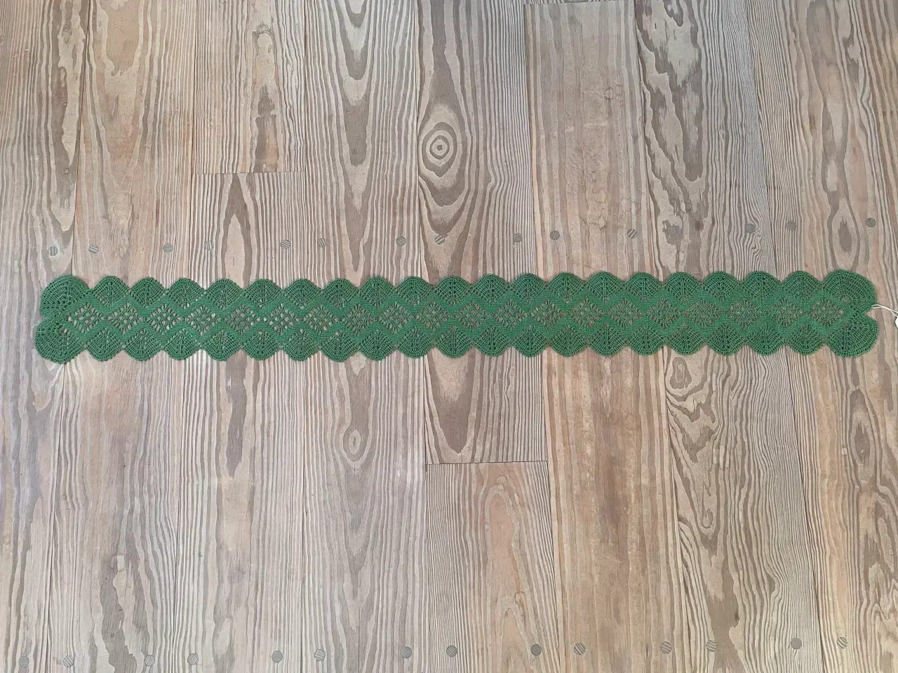 Billede 2 - Kniplet Bordløber eller Festremse