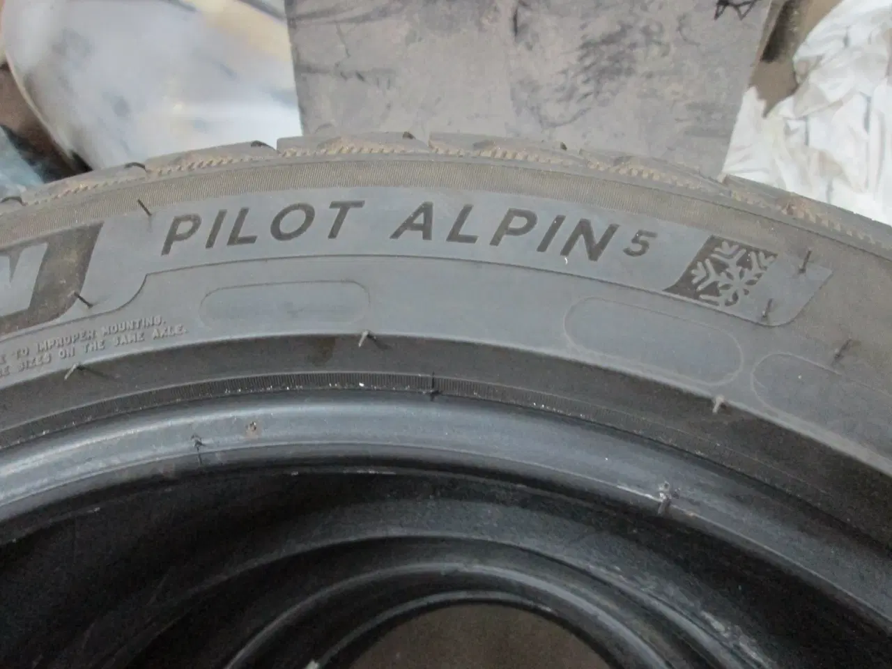 Billede 5 - Michelin Helårsdæk pilot alpine 5. 245/45/18
