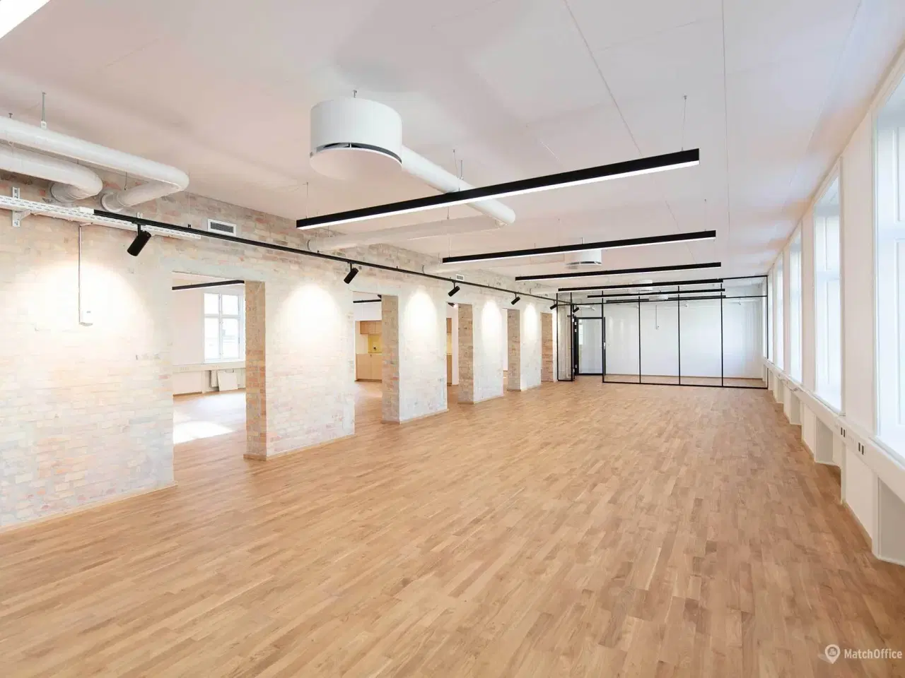 Billede 1 - Nyrenoveret kontorlejemål med adgang til fælles kantine og mødecenter - 2 min. gang fra Vesterport Station.