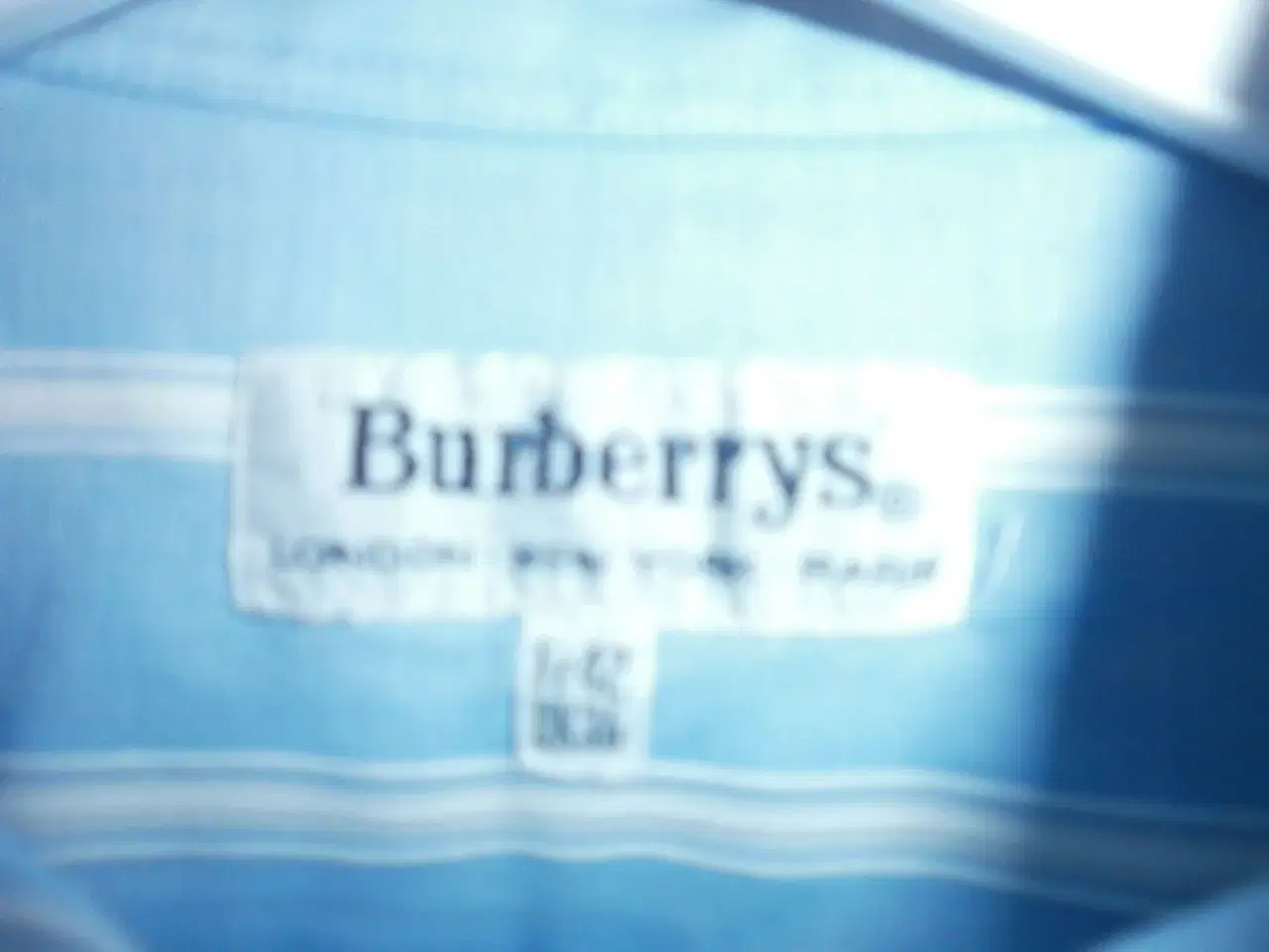 Billede 3 - Burberry - Dameskjorte m/kort ærme