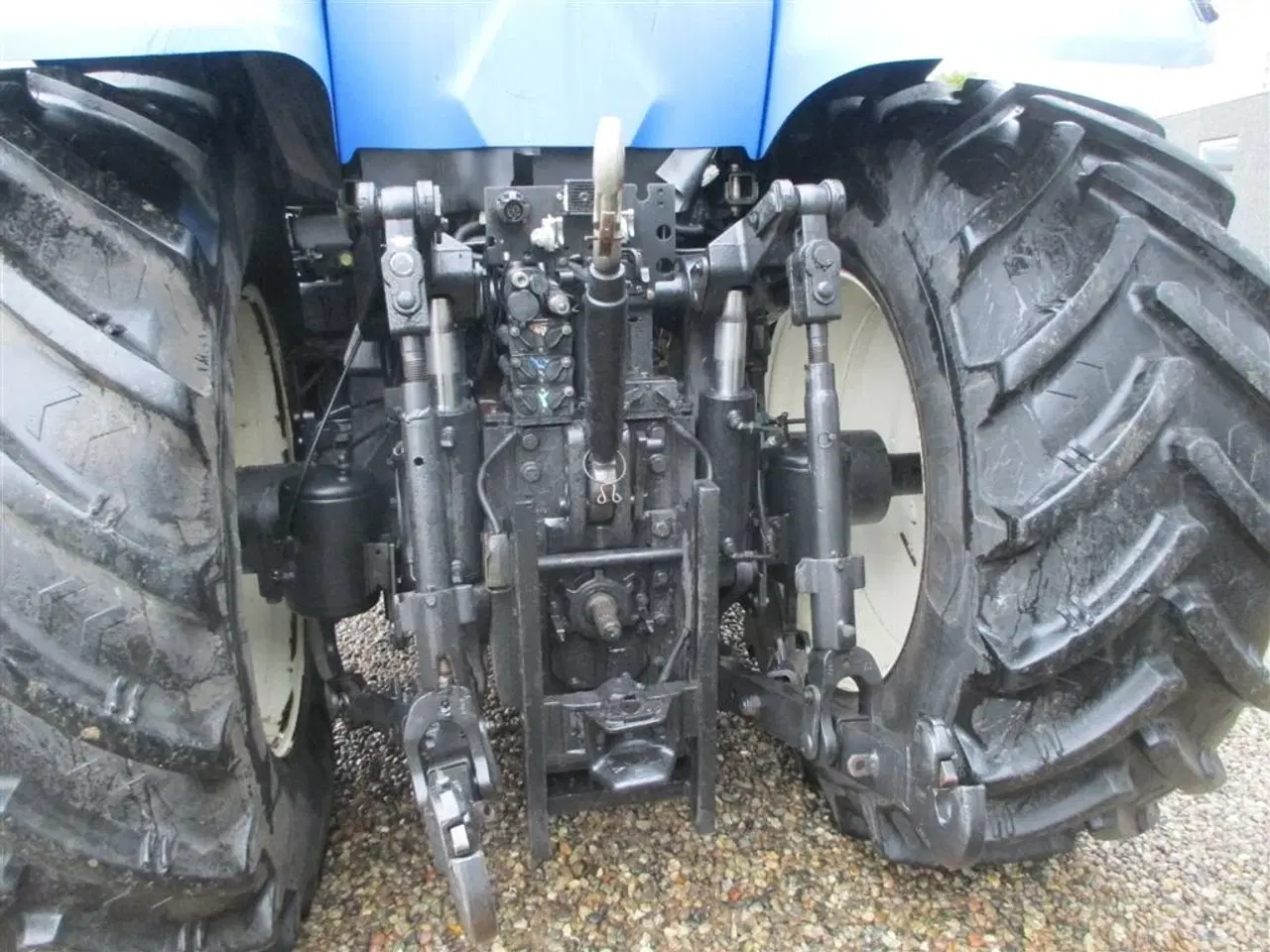 Billede 3 - New Holland T8.390 Med fin 600/70R30 og 710/70R42 dæk montering på.