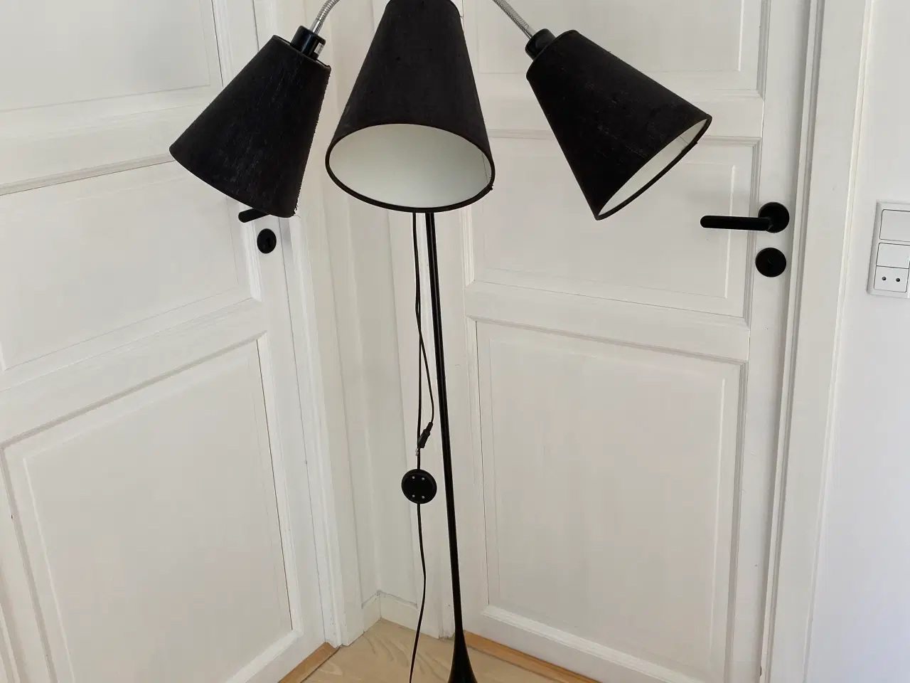 Billede 1 - Tre-armet gulvlampe. 